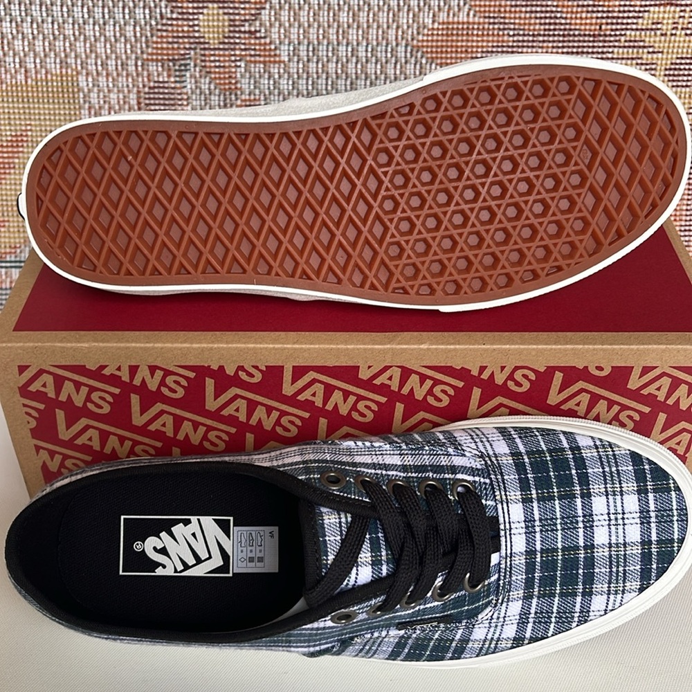 Vans WMNS Authentic
Grunge Plaid Multi
VN0009PVBMB
Sneakers - Picture 12 of 16